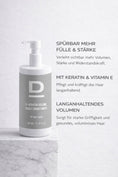 Bild in Galerie-Betrachter laden, Weißer Spenderflakon mit grauem Etikett und der Aufschrift 'D H-KERATIN VOLUME BOOST CONDITIONER All hair types 290 ML / 9.19 FL OZ'.