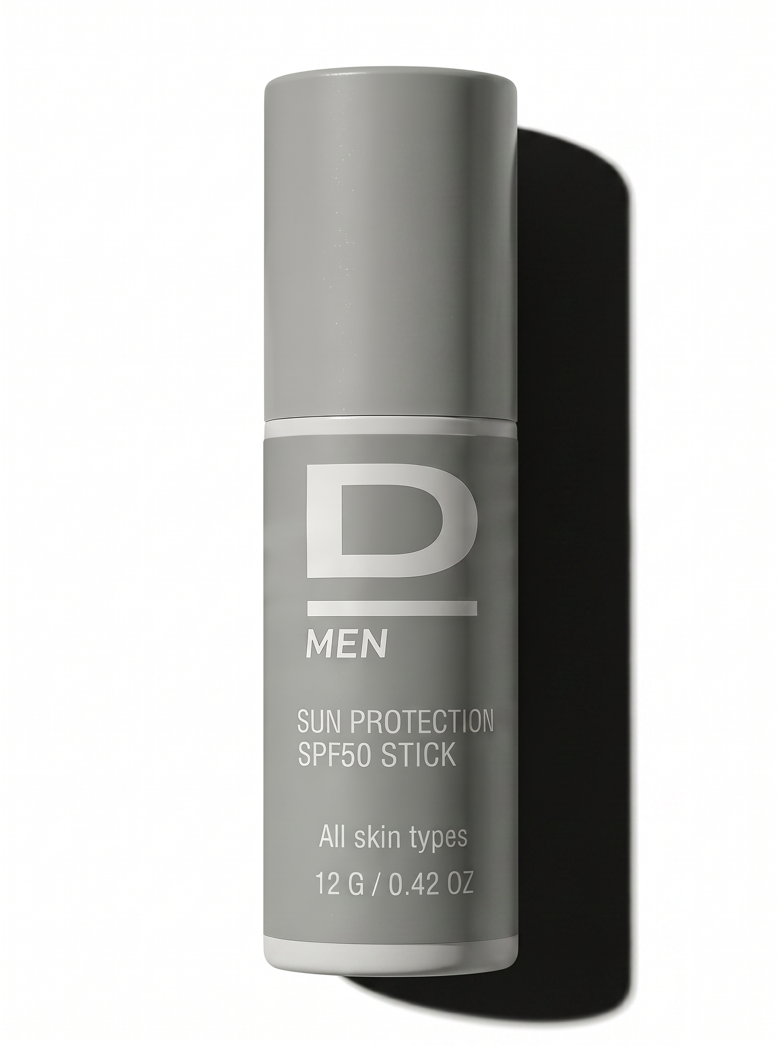 Grauer Sonnenschutz-Stick mit Aufschrift 'D MEN SUN PROTECTION SPF50 STICK All skin types 12 G / 0.42 OZ'