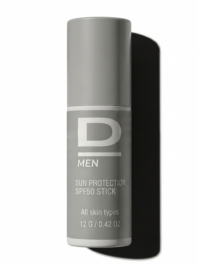 Grauer Sonnenschutz-Stick mit Aufschrift 'D MEN SUN PROTECTION SPF50 STICK All skin types 12 G / 0.42 OZ'