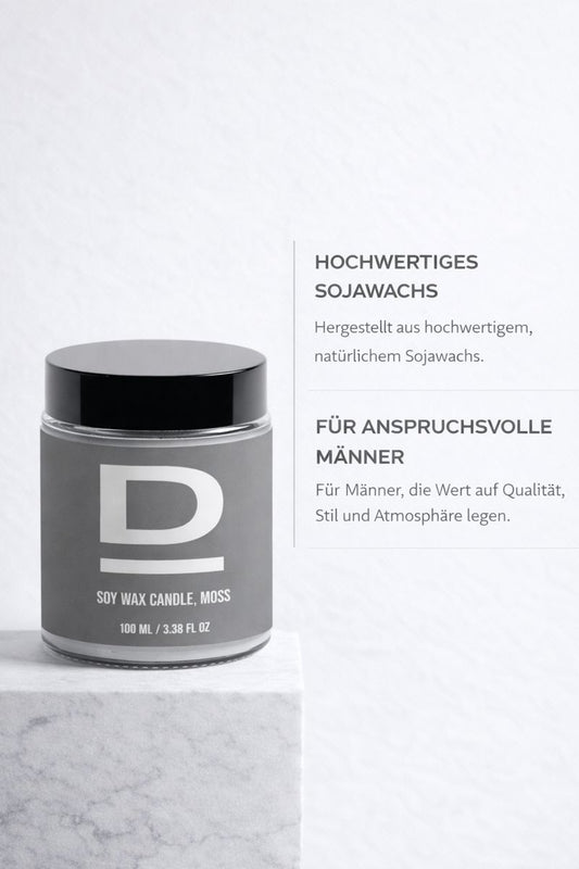 Kerze im Glas mit schwarzem Deckel und großem weißem Buchstaben "D" auf dem Etikett,