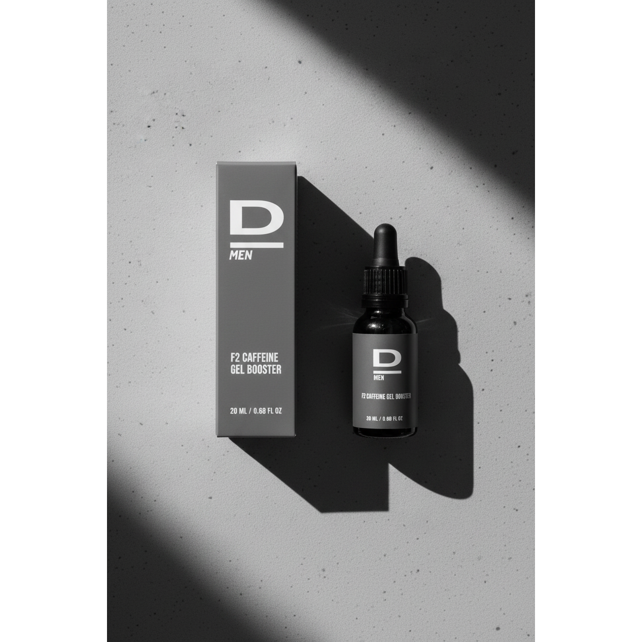 Flasche mit Pipette und Verpackung des Produkts 'D MEN F2 CAFFEINE GEL BOOSTER' auf hellem Untergrund mit Schatten