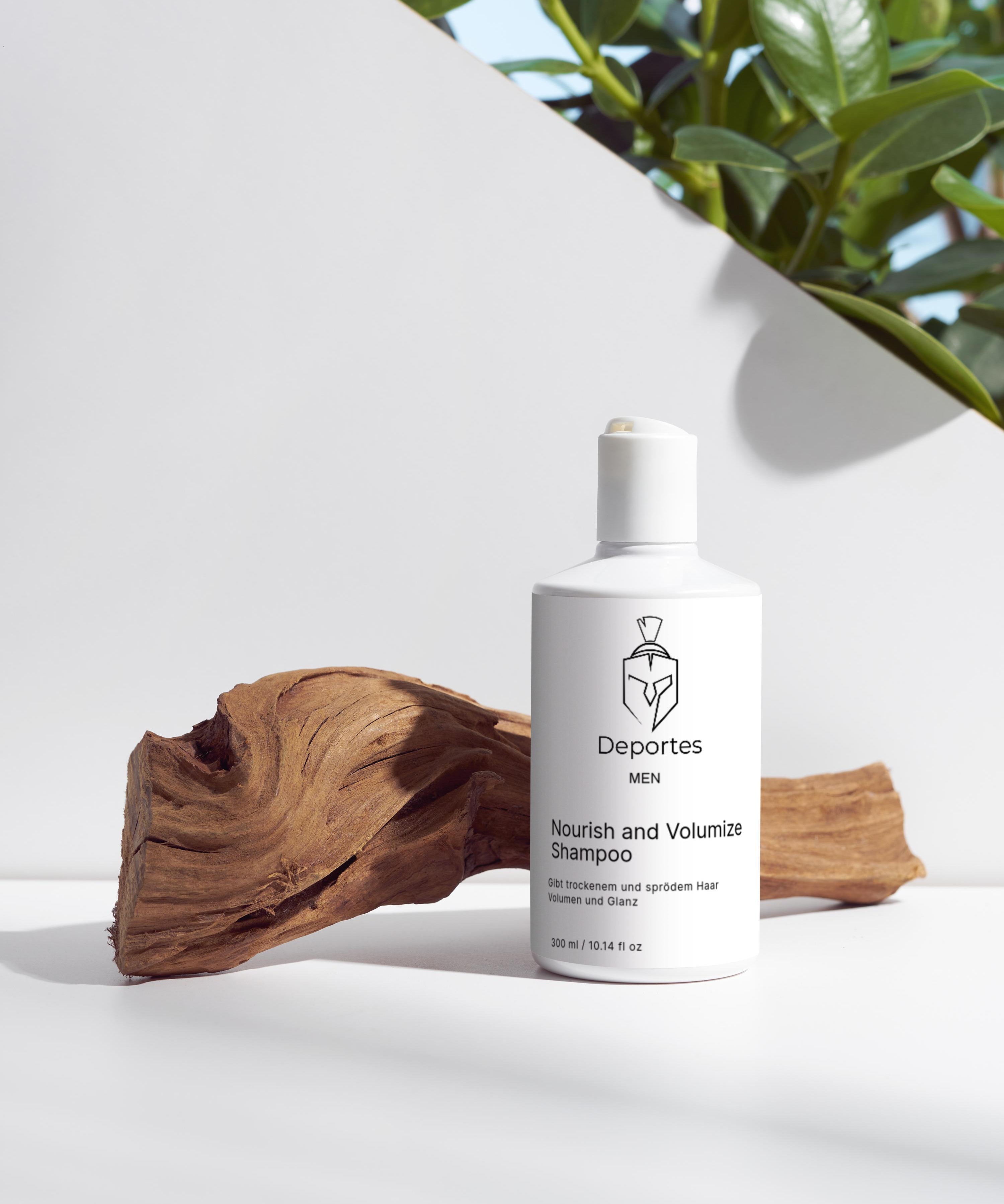 Flasche mit weißem Shampoo 'Deportes MEN Nourish and Volumize Shampoo' für trockenes und sprödes Haar, 300 ml