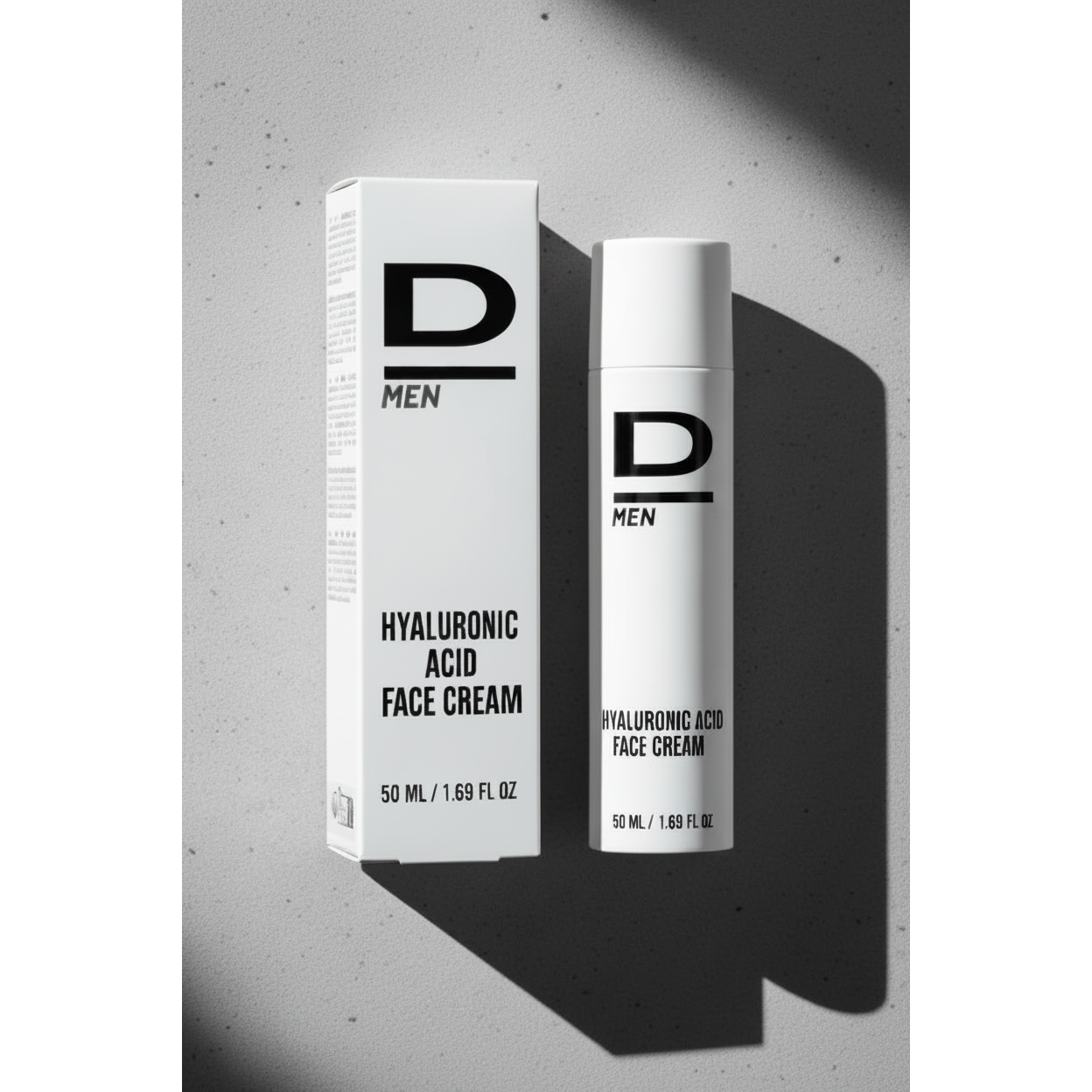Verpackung und Flasche einer Gesichtscreme mit der Aufschrift 'D MEN HYALURONIC ACID FACE CREAM 50 ML / 1.69 FL OZ' auf hellem Untergrund mit Schatten