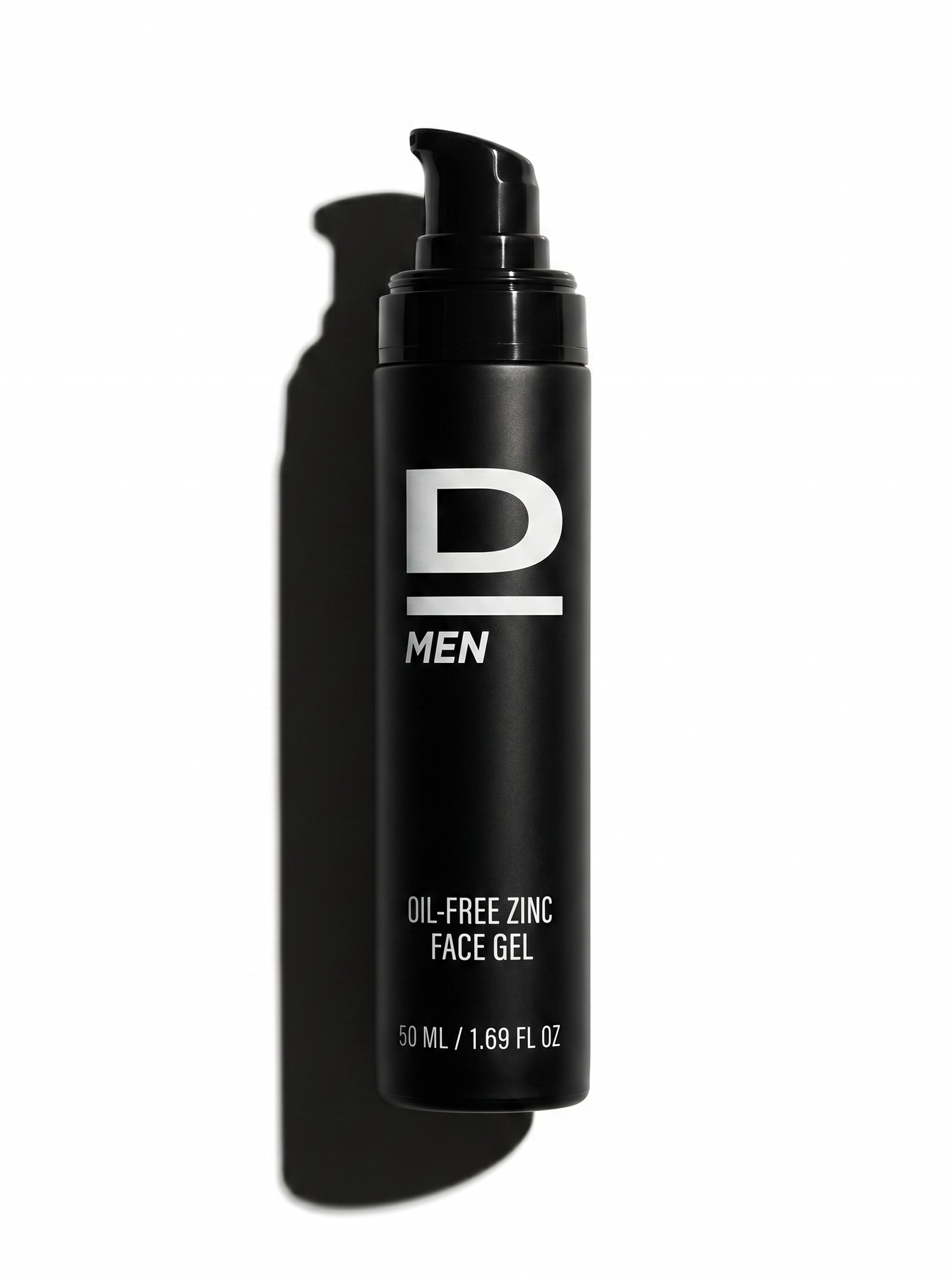 Schwarze Flasche mit Pumpspender und weißer Aufschrift 'D MEN OIL-FREE ZINC FACE GEL 50 ML / 1.69 FL OZ' auf weißem Hintergrund mit Schatten